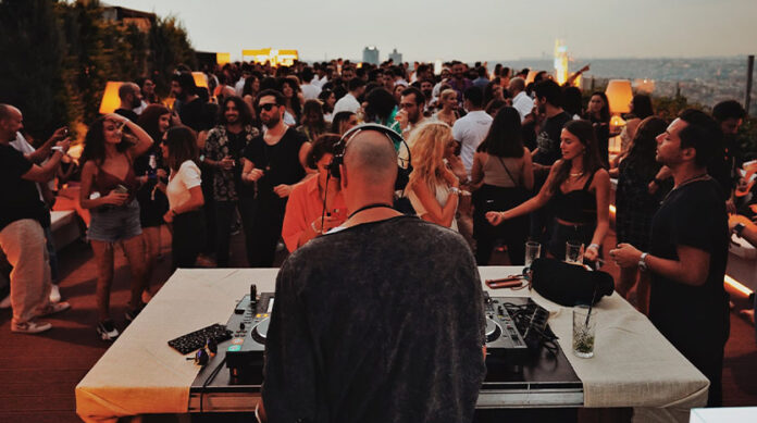 İzmir, Rooftop Festival ile Yaza Veda Ediyor!