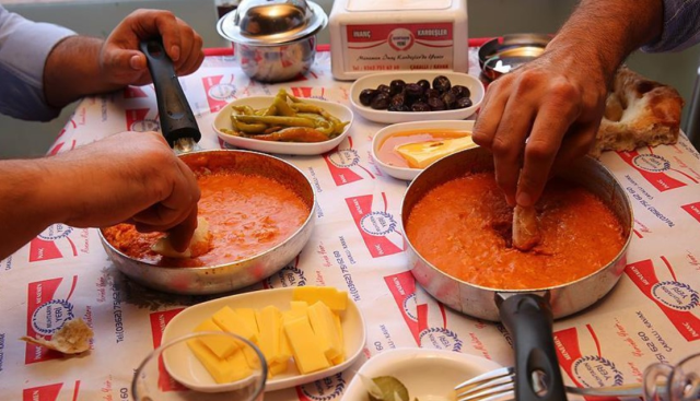 Menemen soğanlı mı olur soğansız mı?