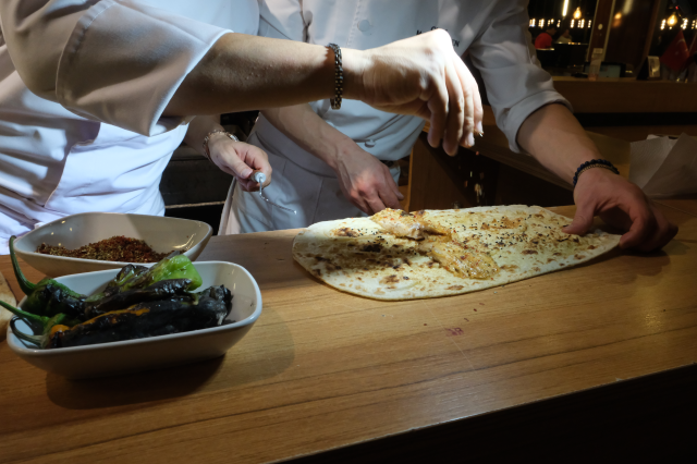 Ankaralı şeflerden yeni lezzet deneyimi: Kılıç balığından cağ kebabı